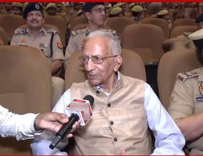 पुलिस सेवा समाज सेवा का सशक्त माध्यम, सिद्धांतों पर अडिग रहना ही सफलता का आधार : प्रकाश सिंह