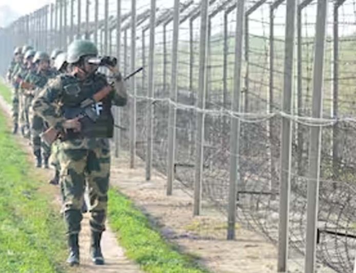 पंजाब बॉर्डर पर BSF की बड़ी कार्रवाई, घुसपैठ कर रहे 2 पाकिस्तानी ढेर