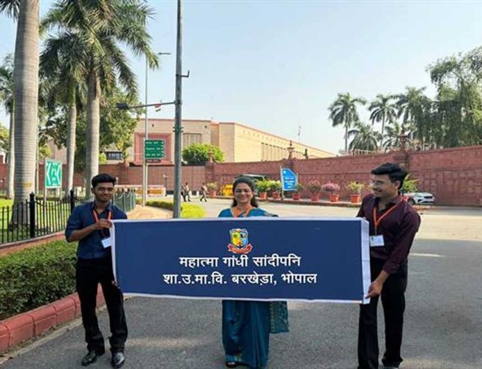 महात्मा गांधी सान्दीपनि विद्यालय के विद्यार्थियों ने किया संसद भवन का भ्रमण