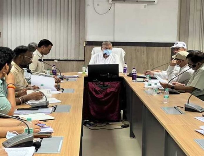 उपभोक्ताओं को निर्बाध विद्युत आपूर्ति और सरल, सुगम विद्युत सेवाएं उपलब्ध कराएं : ऊर्जा मंत्री  तोमर