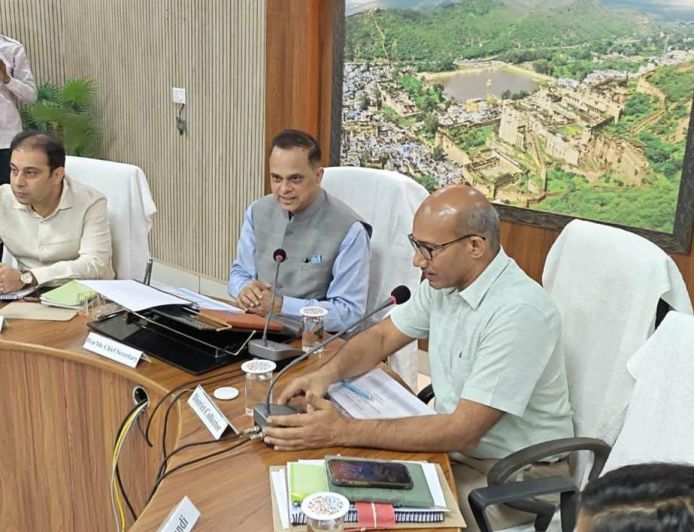 बूंदी दौरे पर मुख्य सचिव सख्त, जल स्वावलंबन और पेयजल परियोजनाओं में तेजी लाने के निर्देश