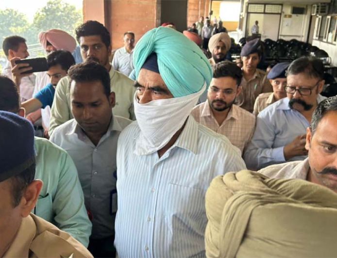 पेशी के बाद बाहर आए पूर्व DIG भुल्लर, बोले- 'अभी कुछ नहीं कह सकता'