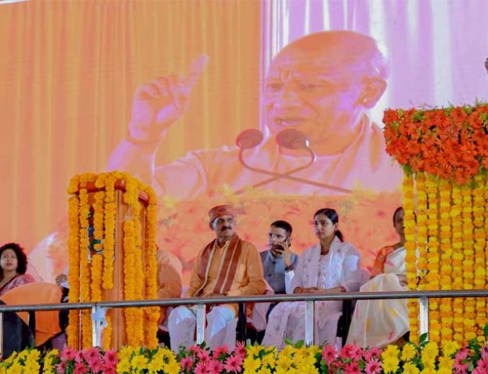 सीएम योगी ने दी अखिलेश को खुली चुनौती- आइए, अयोध्या से किस्मत आजमाते हैं