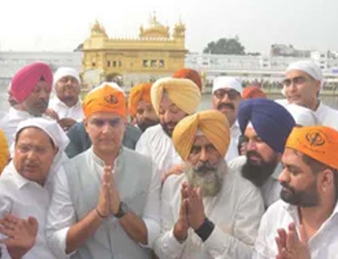 Punjab News: कमान संभालने से पहले परगट सिंह ने आनंदपुर साहिब में टेका माथा, बोले- पंजाब की सेवा प्राथमिकता