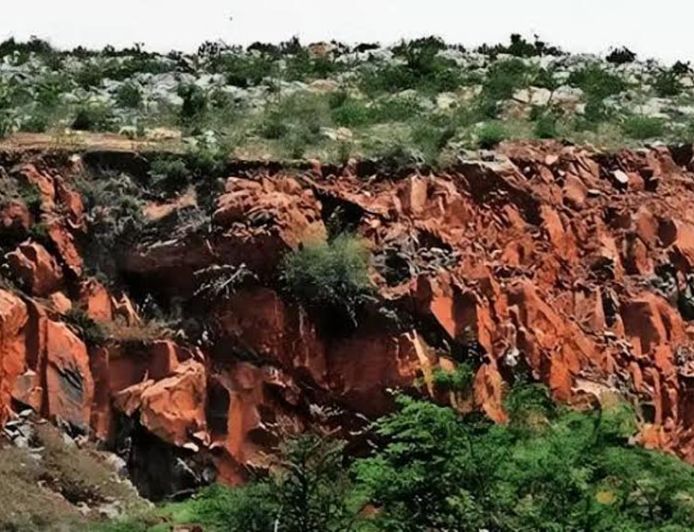 अरावली की छोटी चट्टानों पर संकट, अजमेर में निर्माण के चलते 50% से ज्यादा चट्टानें खत्म