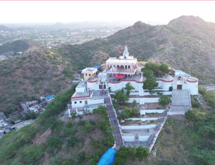 बाड़मेर का ऐतिहासिक गढ़ मंदिर, जहां युद्ध के दौरान लोगों ने मां जोगमाया के दरबार में ली थी शरण