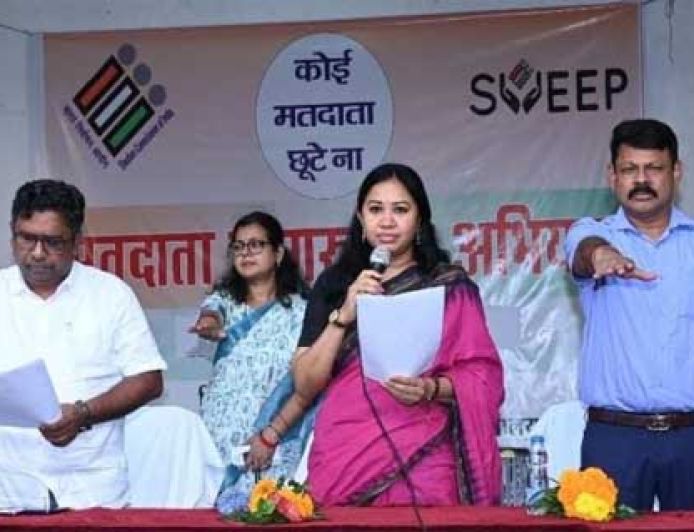 ​सारंगढ़ के महाविद्यालय में गुंजा ‘कोई मतदाता छूटे ना’ का संदेश