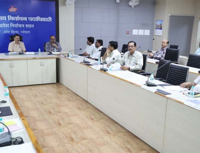 मुख्य निर्वाचन पदाधिकारी कार्यालय में राजनीतिक दलों की बैठक संपन्न