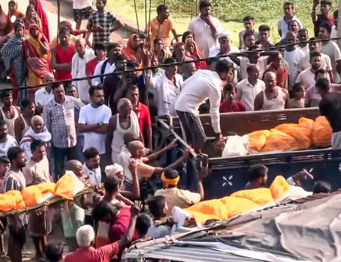 वैशाली नाव हादसा: एक साथ 13 शव देख कलेजा दहल गया, बिना बताए भोज खाने गए बच्चे फिर नहीं लौटे