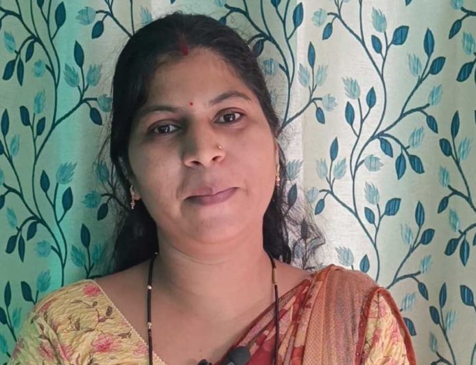 स्व-सहायता समूह से जुड़कर आत्मनिर्भर बनीं दुर्ग की सोनिया साहू बैंक सखी के रूप में दे रही हैं सेवाएं