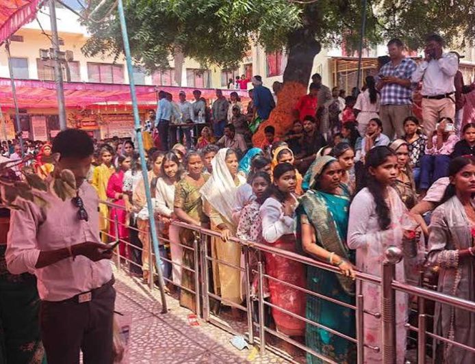 नवरात्रि में मां बिरासिनी के दरबार में उमड़ती है श्रद्धा, दसवीं शताब्दी से आस्था का केंद्र है प्राचीन धाम