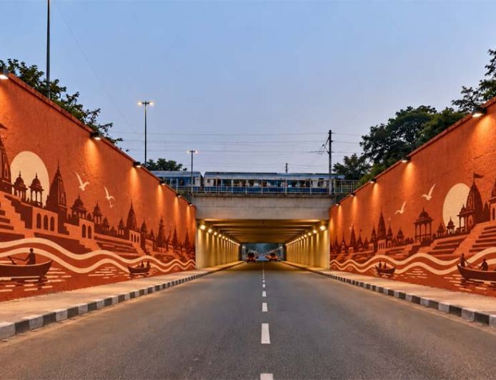 एयर शो के लिए संवर रही काशी, दीवारों पर उकेरी जा रही गंगा घाटों की छटा