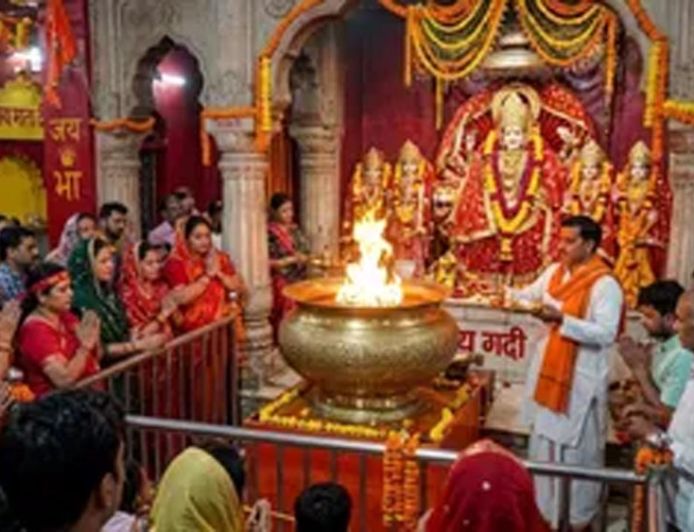 पाढ़ा के माता वैष्णो देवी मंदिर में उमड़े श्रद्धालु, नवरात्र पर अखंड ज्योत बनी आस्था का केंद्र