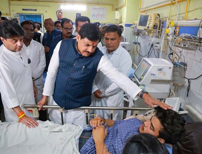 मुख्यमंत्री डॉ. यादव ने ट्रॉमा सेंटर पहुँचकर घायलों के स्वास्थ्य की ली जानकारी