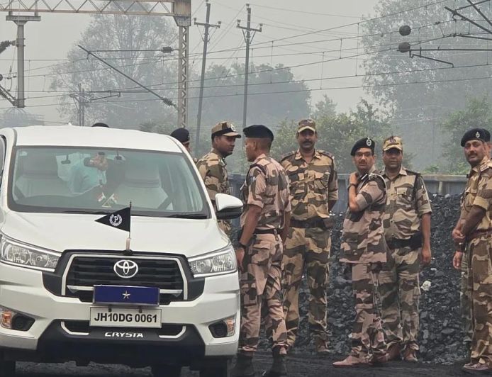 धनबाद में कोयला चोरी पर CISF का एक्शन, 14 ठिकानों पर छापेमारी; 200 किलो कोयला जब्त
