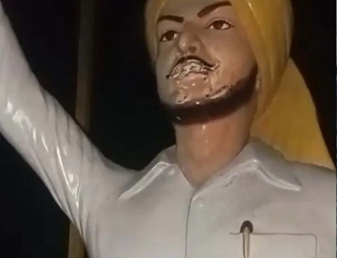 मोगा में शहीद भगत सिंह की प्रतिमा पर रंग पोता, अपमान के खिलाफ भड़के लोग