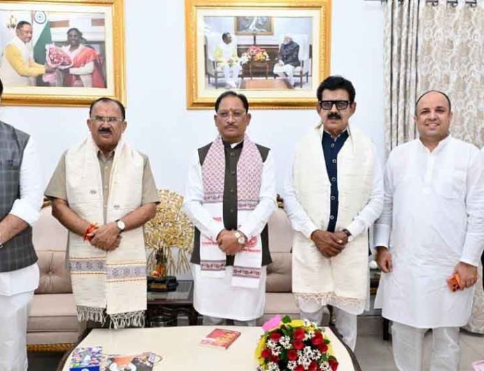 मुख्यमंत्री विष्णु देव साय से राजस्थान विधानसभा अध्यक्ष वासुदेव देवनानी ने की सौजन्य भेंट