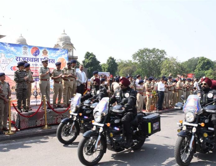जयपुर पहुंची राष्ट्रीय बाइक रैली, डीजीपी ने हरी झंडी दिखाकर अजमेर के लिए किया रवाना