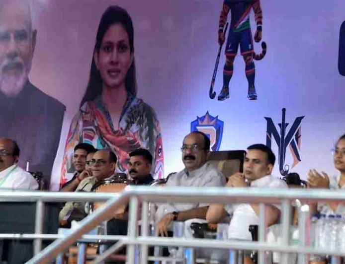 उप मुख्यमंत्री अरुण साव ने की खिलाड़ियों की हौसला अफजाई, मैच देखने पहुंचे हॉकी स्टेडियम