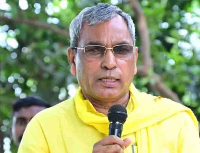 ‘EVM से चुनाव हो तो दिक्कत, बैलट पेपर से हो तो दिक्कत’, ओपी राजभर ने अखिलेश पर कसा तंज