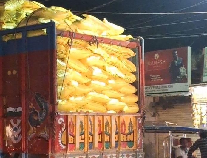 झज्जर पहुंचा 2,550 मीट्रिक टन खाद का रैक, झज्जर-रोहतक-सोनीपत के किसानों को मिलेगी राहत