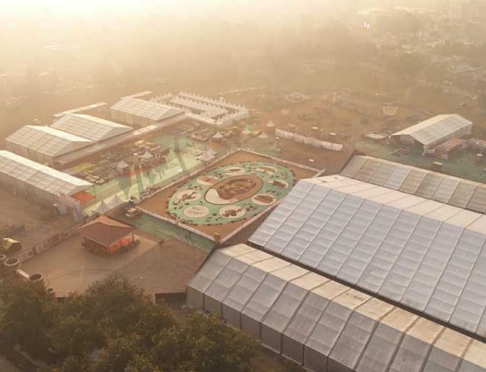 बस्तर के लालबाग में वनोपज से सजी 20,700 वर्गफीट की भव्य रंगोली ने रचा विश्व रिकॉर्ड, राष्ट्रपति  द्रौपदी मुर्मु ने किया अवलोकन