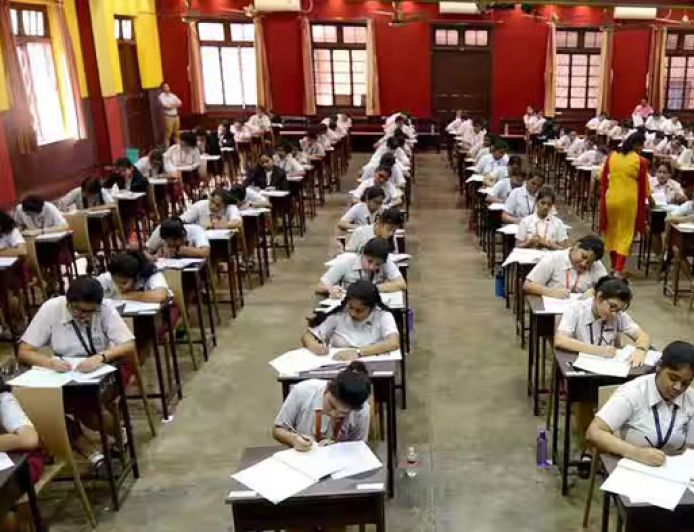 योगी सरकार का शिक्षा व्यवस्था में पारदर्शिता पर जोर, यूपी बोर्ड परीक्षा-2027 के लिए 7,526 प्रस्तावित केंद्रों की सूची जारी