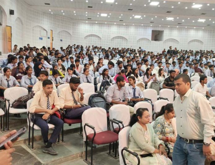 योगी सरकार में साइबर क्राइम के खिलाफ बड़ी कार्रवाई, ऑनलाइन उत्पीड़न में फंसे 24 बच्चों का रेस्क्यू