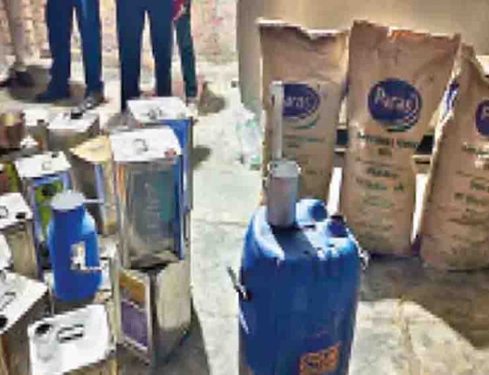 मंदसौर में नकली दूध की फैक्ट्री का खुलासा, केमिकल-पाम ऑयल से बन रहा था दूध; 2 हजार लीटर का टैंक मिला
