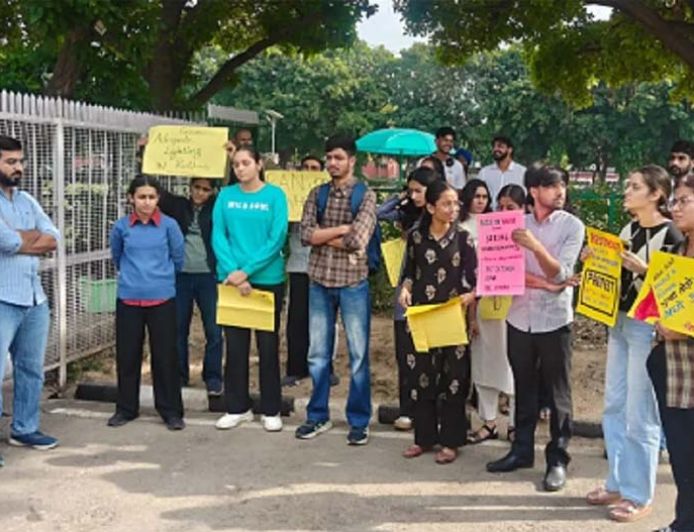 PU कैंपस में घूमती गाड़ियों से छात्र परेशान, फोर व्हीलर पर रोक लगाने की मांग