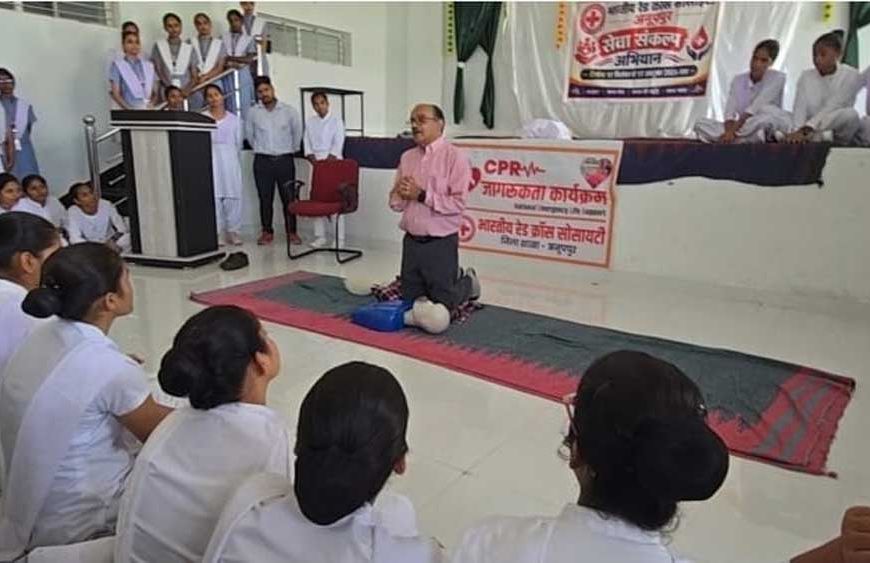 सेवा संकल्प अभियान के तहत नर्सिंग विद्यार्थियों को दिया सीपीआर प्रशिक्षण