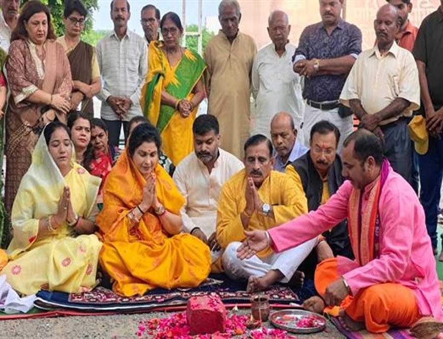 राज्यमंत्री गौर ने विभिन्न विकास कार्यों का किया भूमि पूजन और लोकार्पण