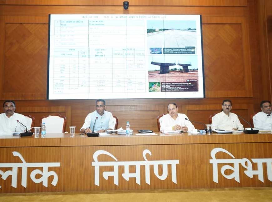 वर्किंग सीजन का पूरा उपयोग करने पीडब्लूडी तैयार, विभागीय सचिव ने निर्माणाधीन और स्वीकृत पुलों एवं राष्ट्रीय राजमार्गों के कार्यों की समीक्षा की