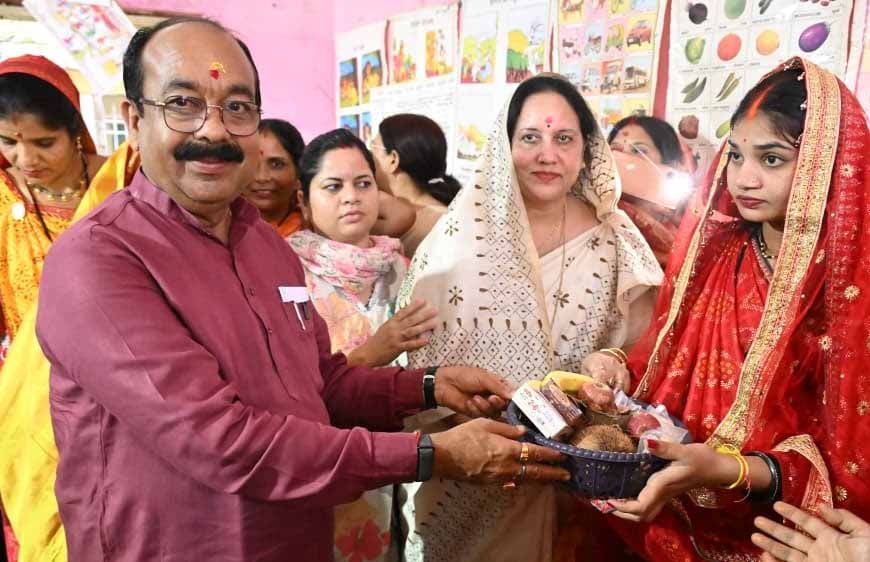 बच्चों के अंदर अपना बचपना ढूंढता हूं -उप मुख्यमंत्री