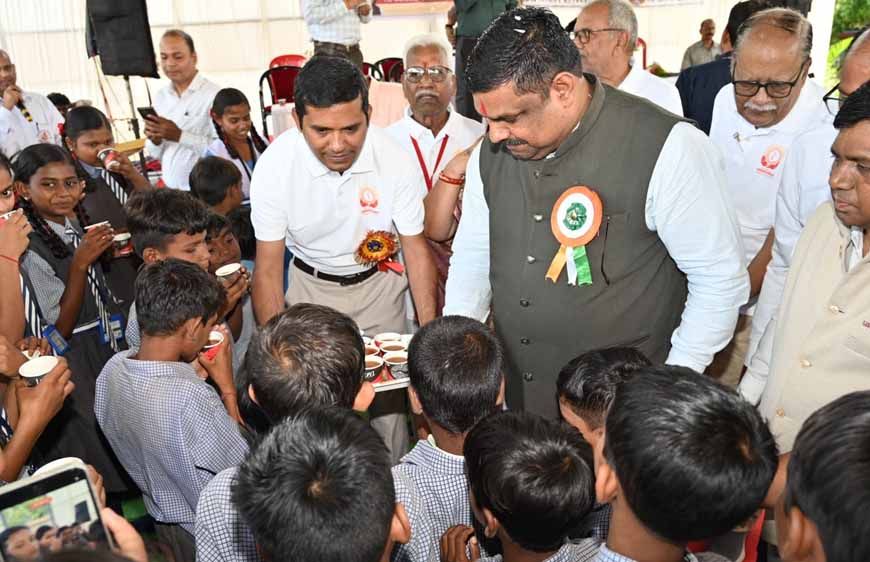 शिक्षा मंत्री गजेन्द्र यादव ने स्कूलों में साईंश्योर न्यूट्रिशन पायलट प्रोजेक्ट का किया शुभारंभ
