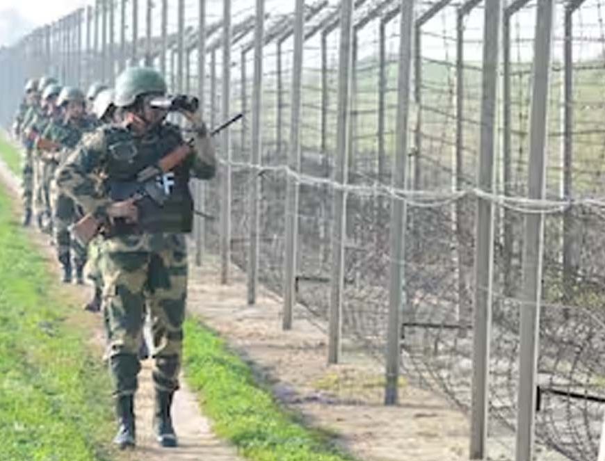 पंजाब बॉर्डर पर BSF की बड़ी कार्रवाई, घुसपैठ कर रहे 2 पाकिस्तानी ढेर