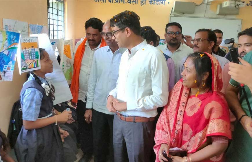 वित्त मंत्री  ओ.पी. चौधरी ने पंचपारा में विद्यार्थियों की प्रतिभा को सराहा