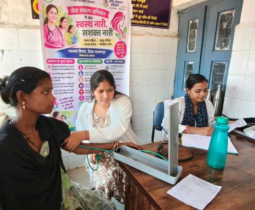 ओरछा के 'सेवा संकल्प शिविर' में उमड़े ग्रामीण 237 मरीजों को मिला मुफ़्त इलाज