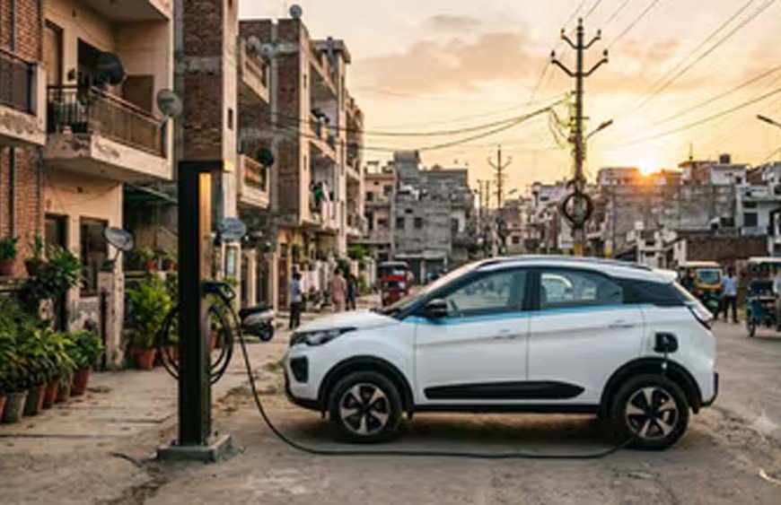 UP में EV चार्जिंग की टेंशन खत्म! 238 जगहों पर बनेंगे नए चार्जिंग स्टेशन, नोएडा-लखनऊ समेत कई शहर शामिल