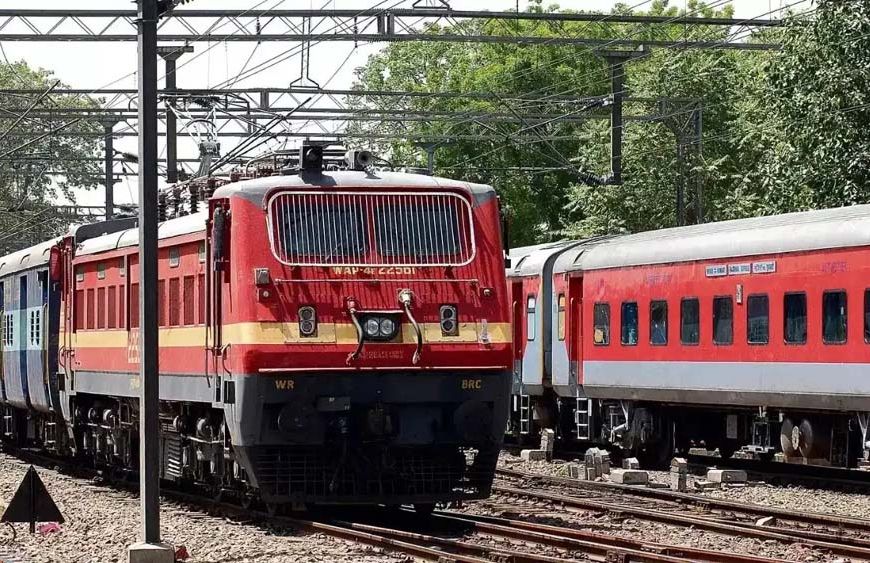 त्योहारों पर यात्रियों को बड़ी राहत, 3 जोड़ी स्पेशल ट्रेनों के फेरे बढ़े; भोपाल मंडल को फायदा