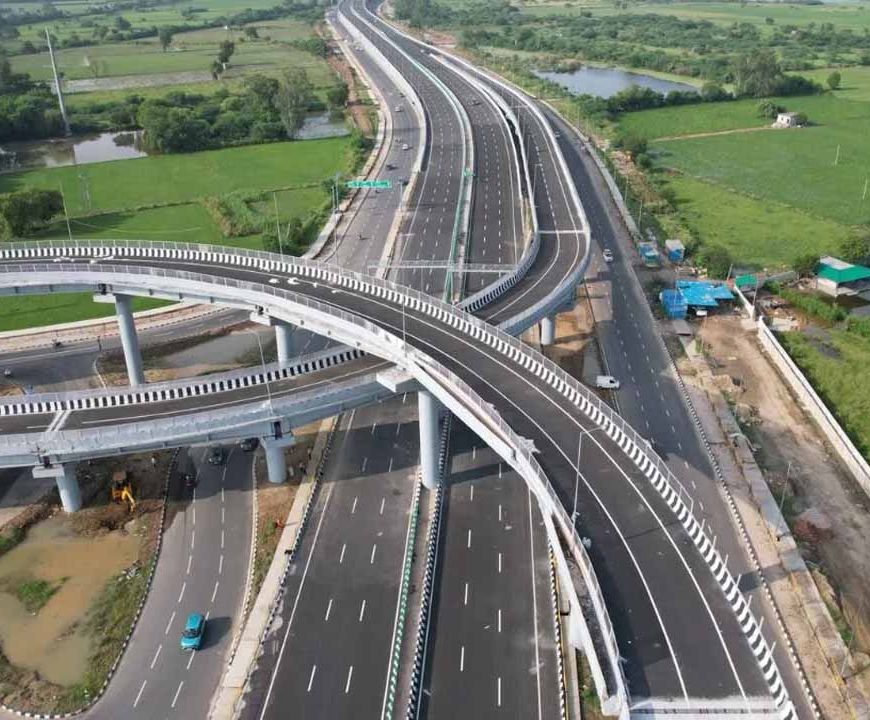 राज्य सरकार सड़क, एक्सप्रेस-वे, सिंचाई, बांध, बिजली और मेडिकल कॉलेज सहित अधोसंरचना विकास के बड़े प्रोजेक्टों पर तेज गति से कर रही है कार्य