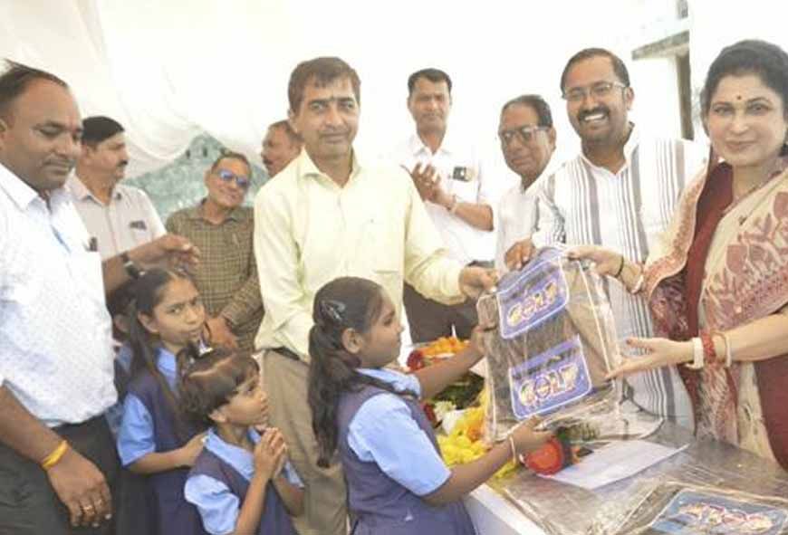 शिक्षा से होगी तरक्की की राह प्रशस्त, बच्चों को नियमित रूप से भेजें स्कूल: राज्यमंत्री  गौर