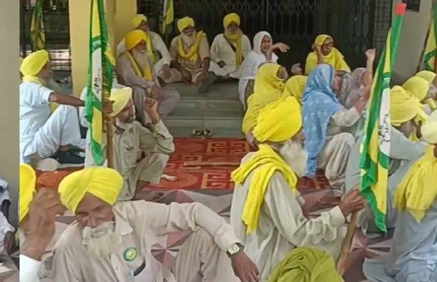बठिंडा-मानसा में किसानों का हल्लाबोल, जिला प्रबंधकीय परिसरों के गेट बंद; सरकारी कामकाज ठप