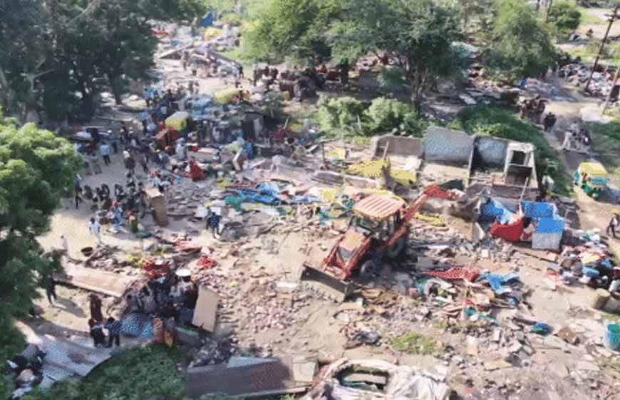 इंदौर में RE-2 पर बुलडोजर कार्रवाई का विरोध, लोगों ने किया पथराव; पुलिस ने किया लाठीचार्ज