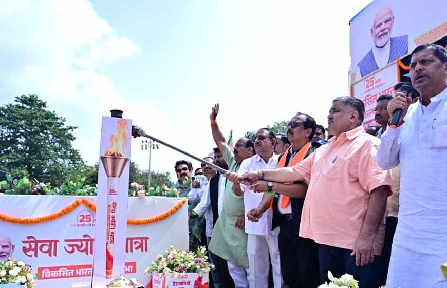 विकसित भारत के संकल्प से जगमगाया जशपुर, पर्यटन मंत्री राजेश अग्रवाल के नेतृत्व में निकली ‘सेवा ज्योति यात्रा’
