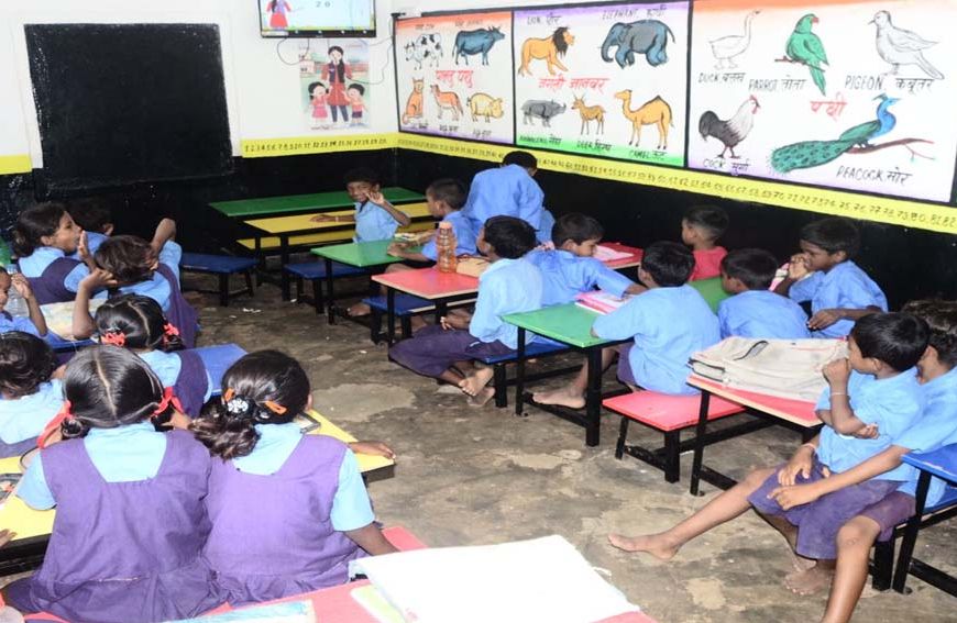 Bilaspur के स्कूलों में संयुक्त संचालक का औचक निरीक्षण, मध्यान्ह भोजन में मिली गड़बड़ी