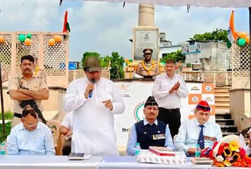 वायु सेना दिवस पर रेजांगला युद्ध स्मारक में शहीदों को श्रद्धांजलि, पूर्व सैन्य अधिकारियों ने किया नमन