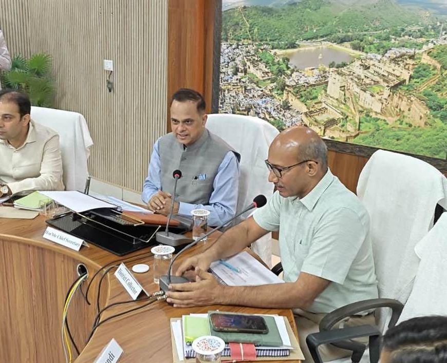 बूंदी दौरे पर मुख्य सचिव सख्त, जल स्वावलंबन और पेयजल परियोजनाओं में तेजी लाने के निर्देश