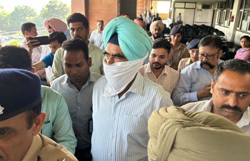 पेशी के बाद बाहर आए पूर्व DIG भुल्लर, बोले- 'अभी कुछ नहीं कह सकता'