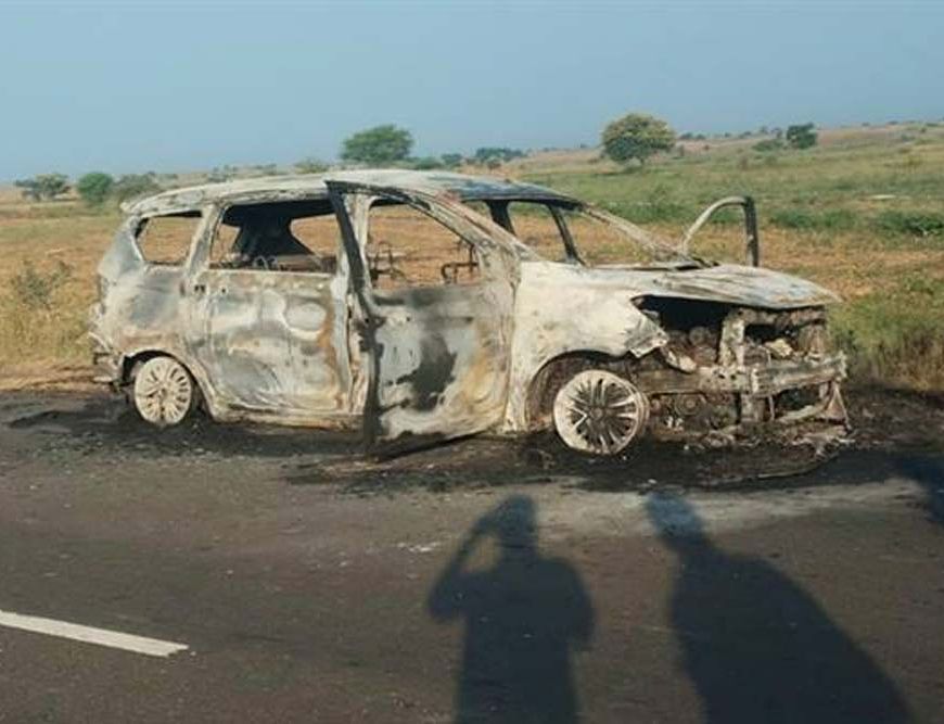 हाईवे पर कार में लगी आग, डायल-112 की तत्परता से 07 यात्रियों को सुरक्षित बाहर निकाल कर अस्पताल पहुँचाया
